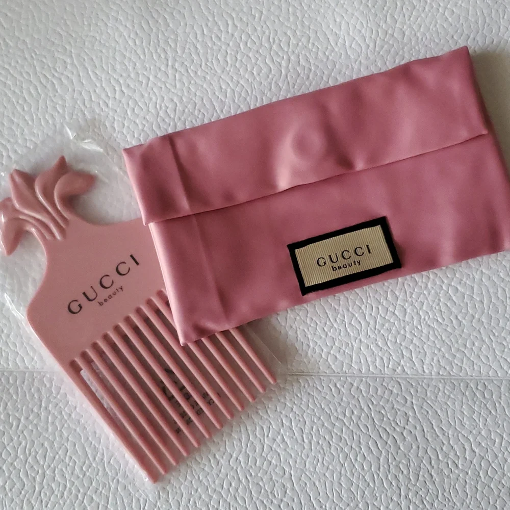 New in bag never used GUCCI pink beauty comb & floral pouch case